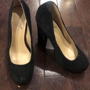 Carlos Santana black suede pumps size 6